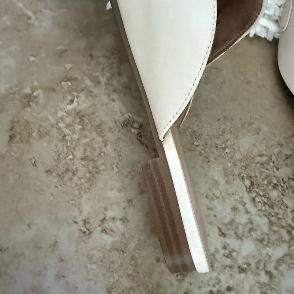 Elegant Cream Mules with Gold Accent - Picture 8 of 9